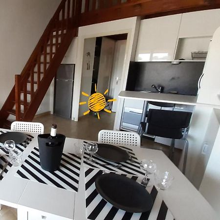 Appartement Terrasse Vue Mer, Plage Gorguette A 1 Minute A Pied, Wifi,Clim Parking Collectif Санари-сюр-Мер Экстерьер фото