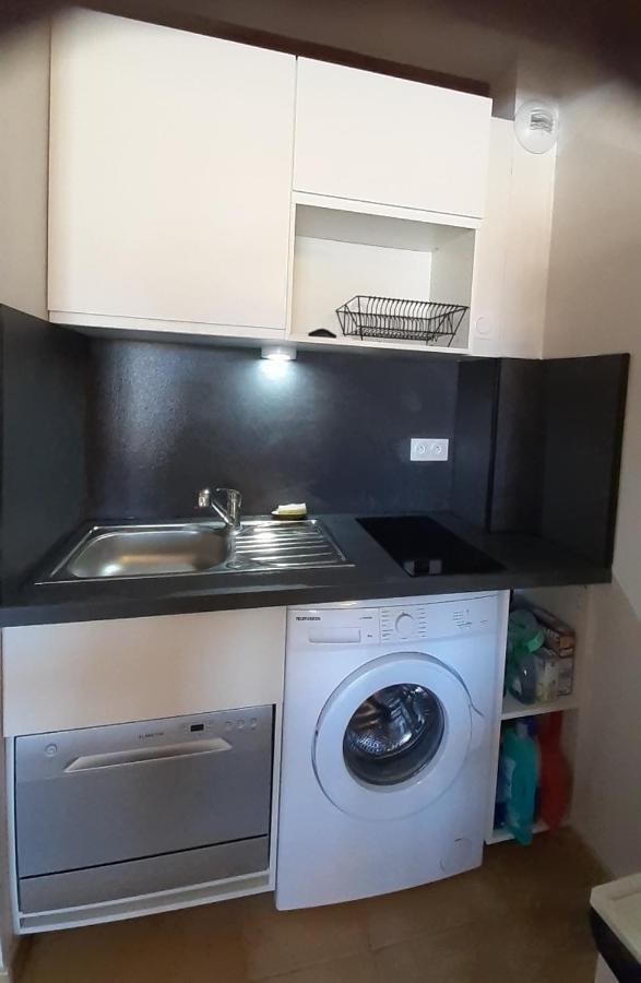 Appartement Terrasse Vue Mer, Plage Gorguette A 1 Minute A Pied, Wifi,Clim Parking Collectif Санари-сюр-Мер Экстерьер фото